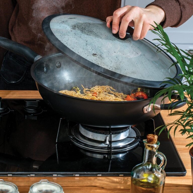 Cast Iron Wok - Heavy-Duty Stir Fry Performance and Durability